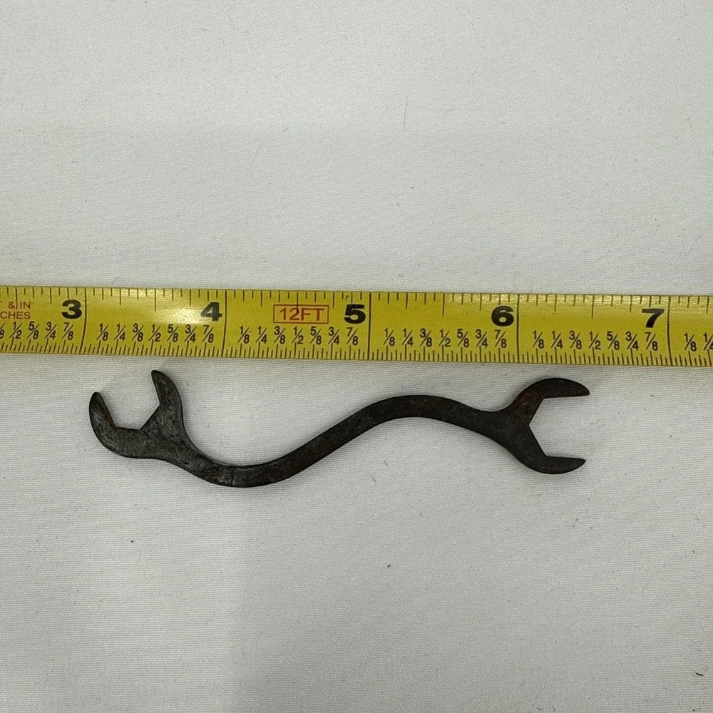 The Unbranded Brand antique shaped